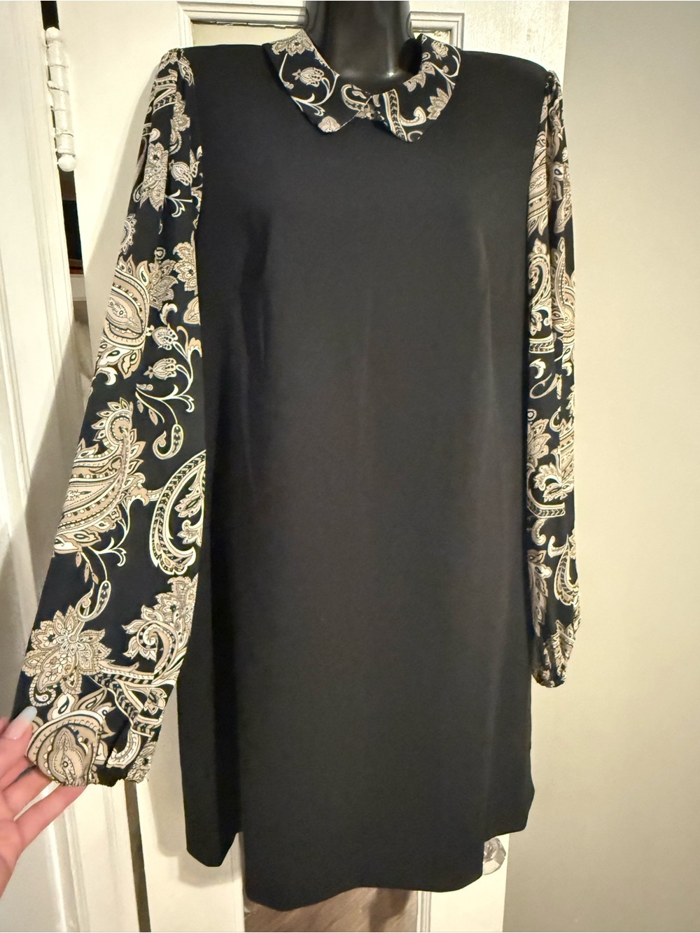 Tommy Hilfiger Black Paisley Print Sleeve Collar Shift Dress Gold TH Zipper Sz 1
